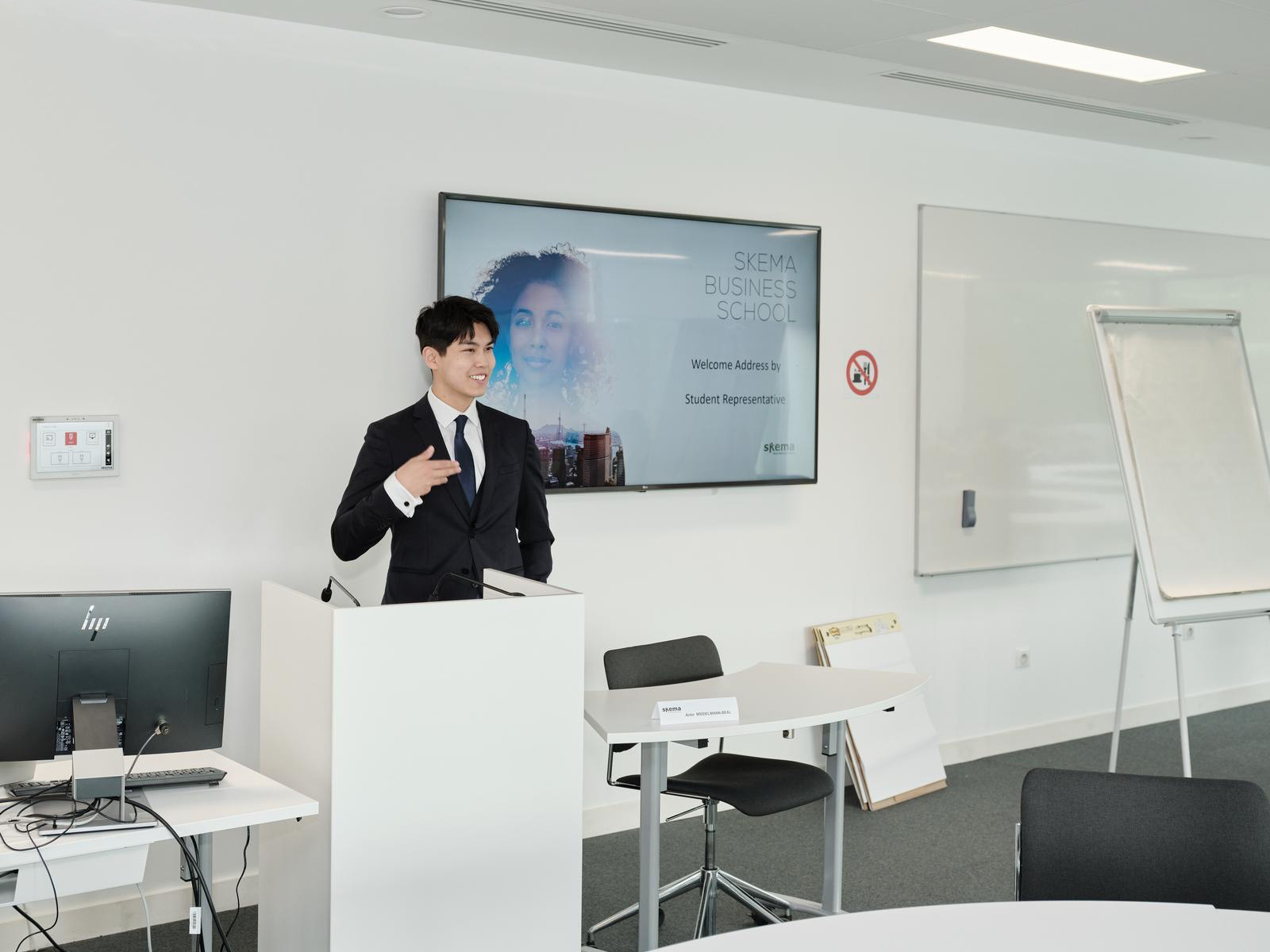 Matthew Wang delivering an address at SKEMA Business School’s Executive Certificate Program